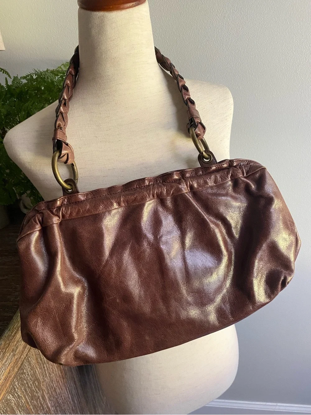 Vtg HOBO Distressed Brown Leather Womens‎ Braided Strap Magnetic Shoulder Bag